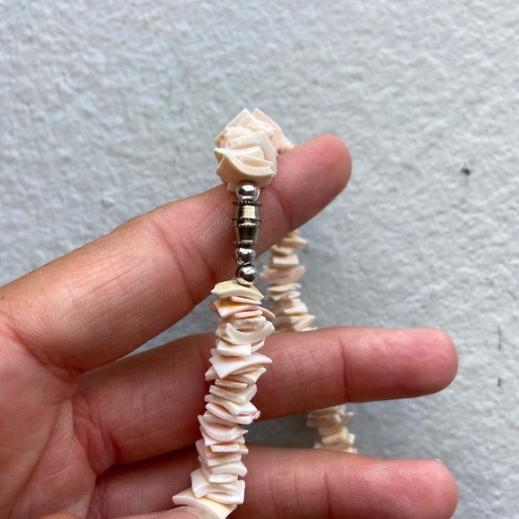 Hawaiian Shell Necklace - Picture 3 of 4